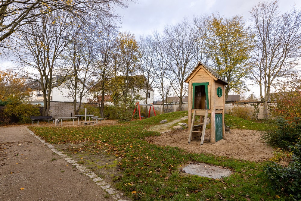 Spielplatz - Gerhard Hauptmann klein
