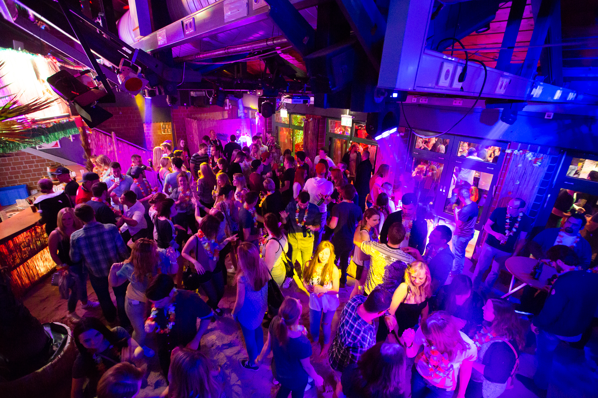 Nach dem Weinmarkt zur Aftershow-Party in die Manege